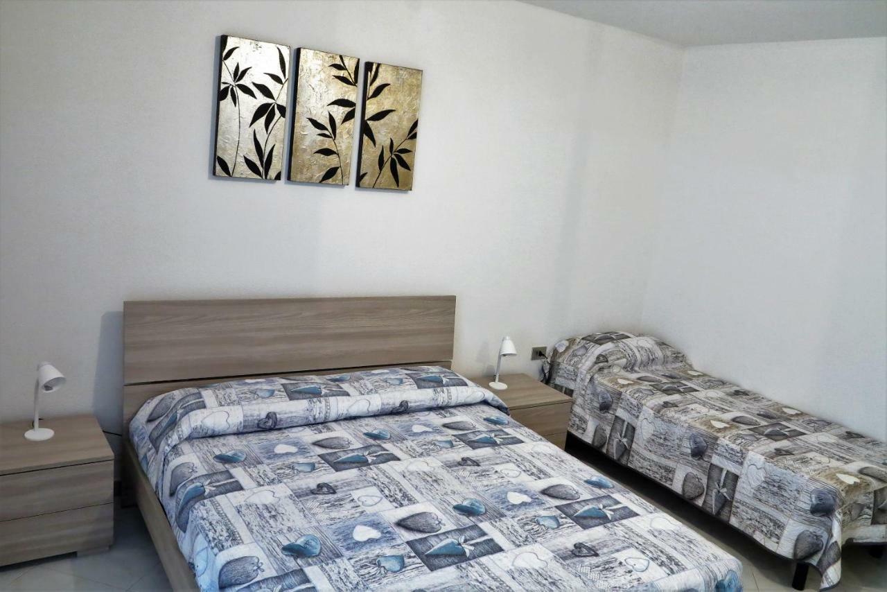 Yellowhouse Lägenhet Cala Gonone Exteriör bild